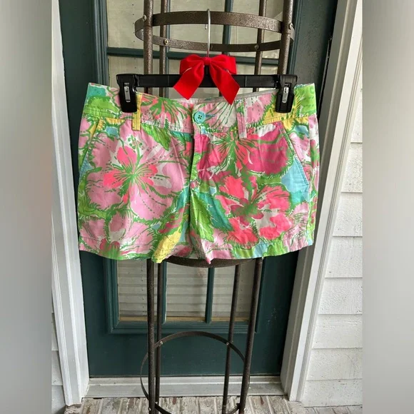Lilly Pulitzer Callahan Big Flirt Shorts
Women's Size 4 - Picture 1 of 7